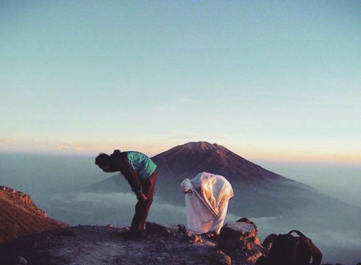 Praying While Travelling Image